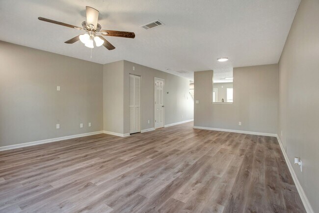 Foto del edificio - 5860 Monroe Crossing