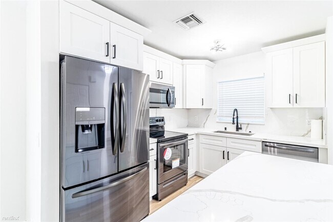 Building Photo - 4 br, 2 bath House - 305 S Swinton Ave