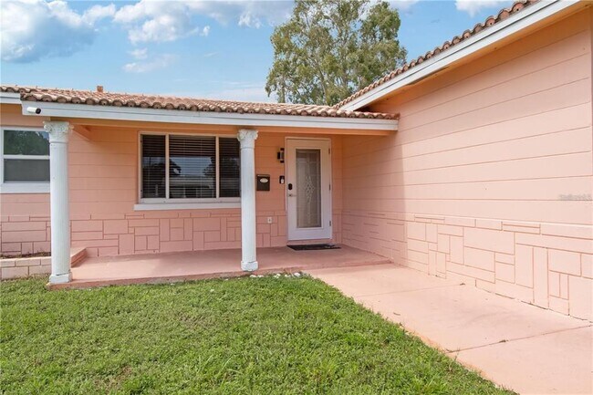 Foto del edificio - 2424 61st Ln N