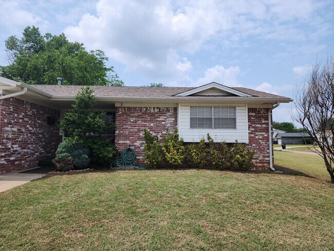 Foto del edificio - Darling Home in East Shawnee