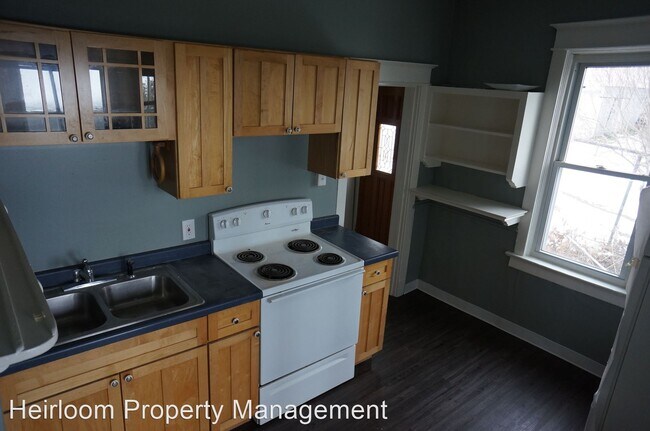 Building Photo - 2 br, 1 bath House - 526 N 12th Ave E