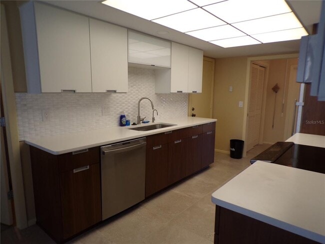 Building Photo - 2839 Via Paloma Dr
