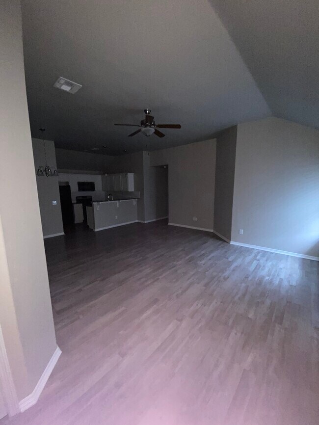 Building Photo - 8624 Hillridge Dr. Midwest City, OK 73141