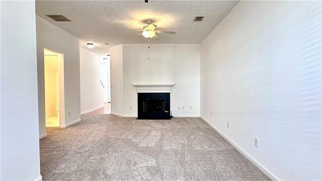 Foto del edificio - 6243 Shoreview Cir