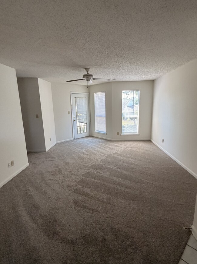 Building Photo - 20 Hamiltons Harbor Dr