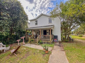 Building Photo - 211 W Poplar St