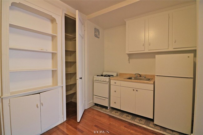 Foto del edificio - 6812 Yellowstone Blvd