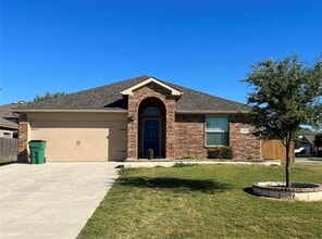 Building Photo - 390 Saratoga Dr