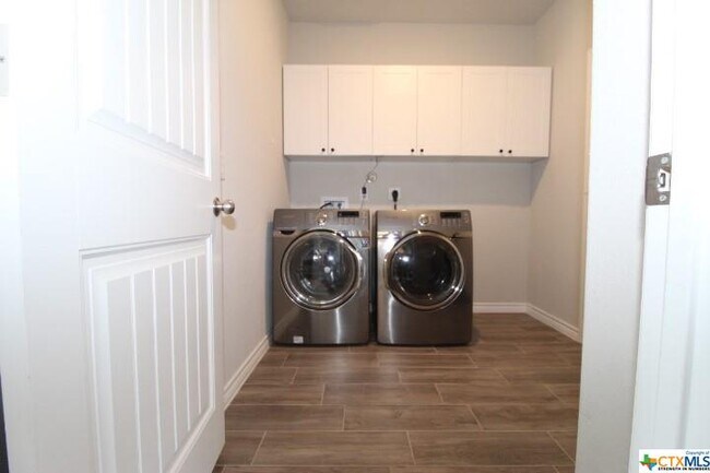 Building Photo - 6307 Verde Dr