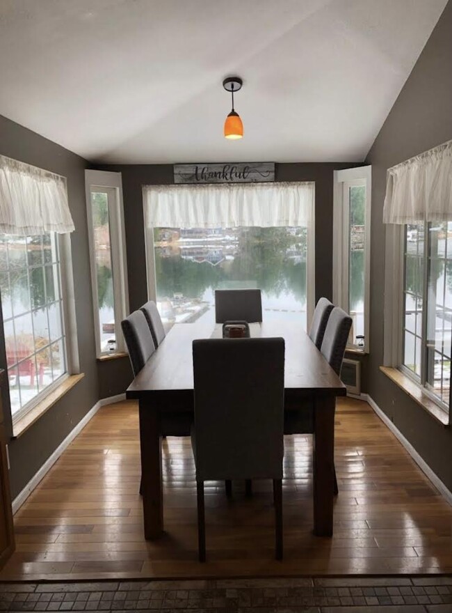 Dining nook - 15075 Sidney Rd SW