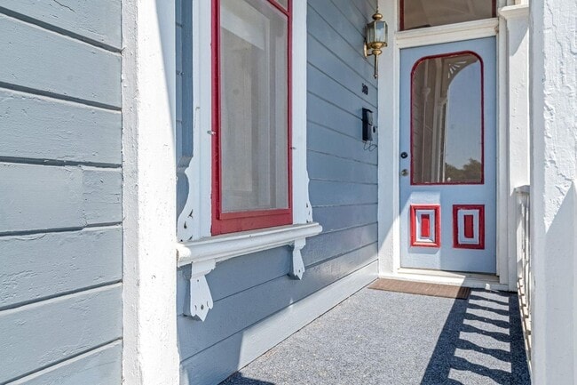 Building Photo - 1 Bedroom 1 Bath Walking Distance to Downtown Hanford