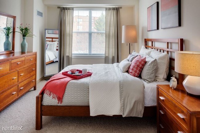Foto del edificio - 1 br, 1 bath Apartment - Newton. Woodland T
