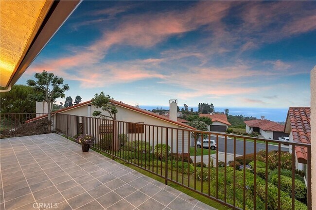 Building Photo - 25 Ocean Crest Ct