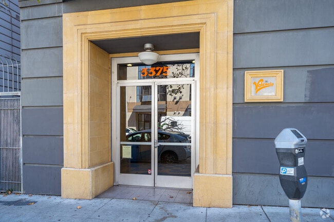 Entrance - 601-621 Valencia St