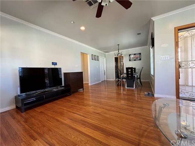 Foto del edificio - 1716 S Primrose Ave