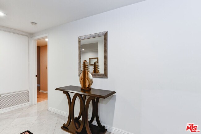 Foto del edificio - 11755 Montana Ave