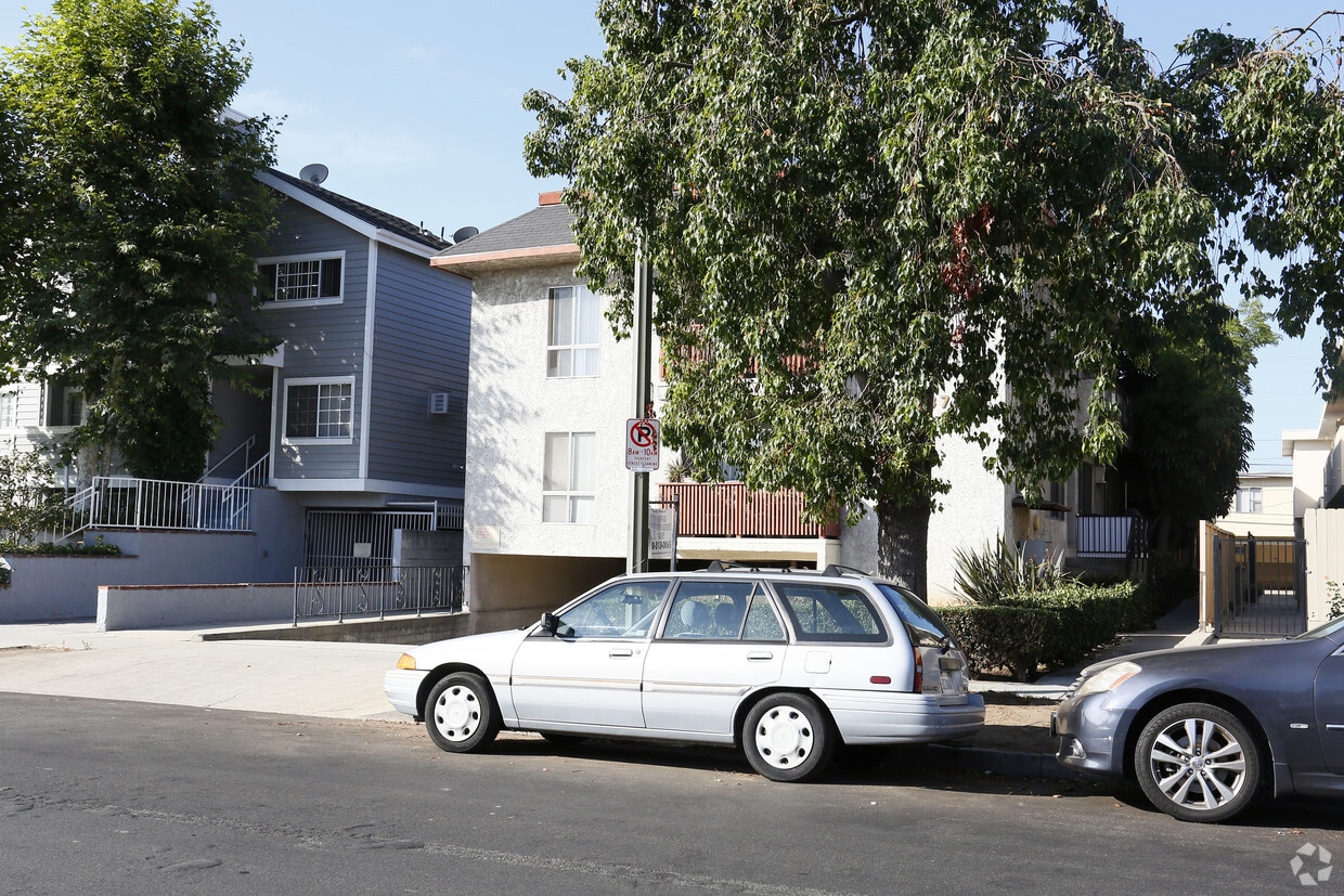 Building Photo - 3725 Vinton Ave