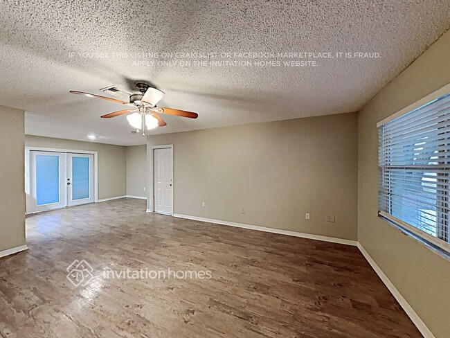 Foto del edificio - 5017 Greenglen Ln