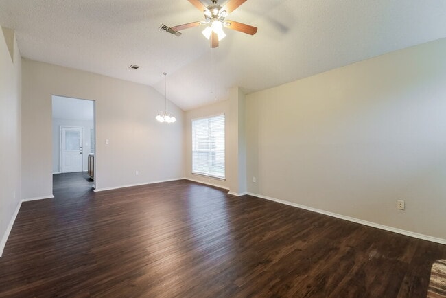 Building Photo - 2824 Bent Brook Dr