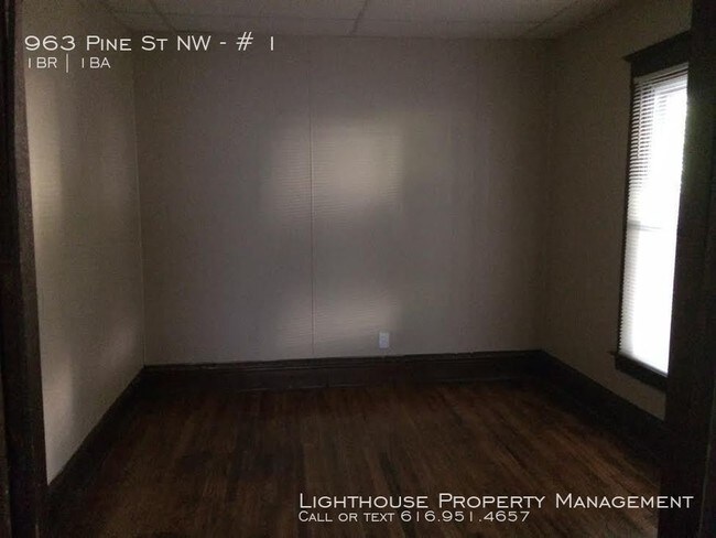 Building Photo - 963 Pine Ave NW