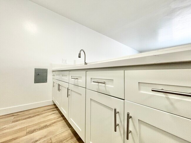 Foto del edificio - 245 S. Rampart Blvd. Los Angeles, CA 90057