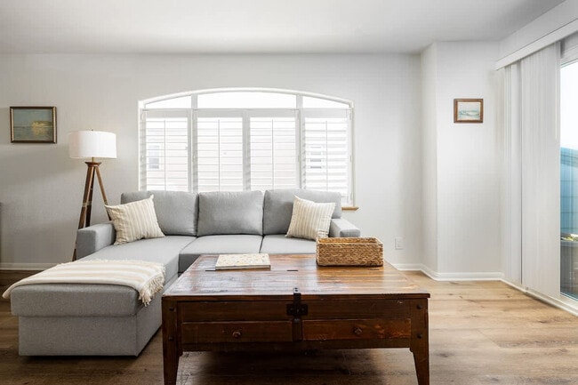 Building Photo - 714 Isthmus Ct