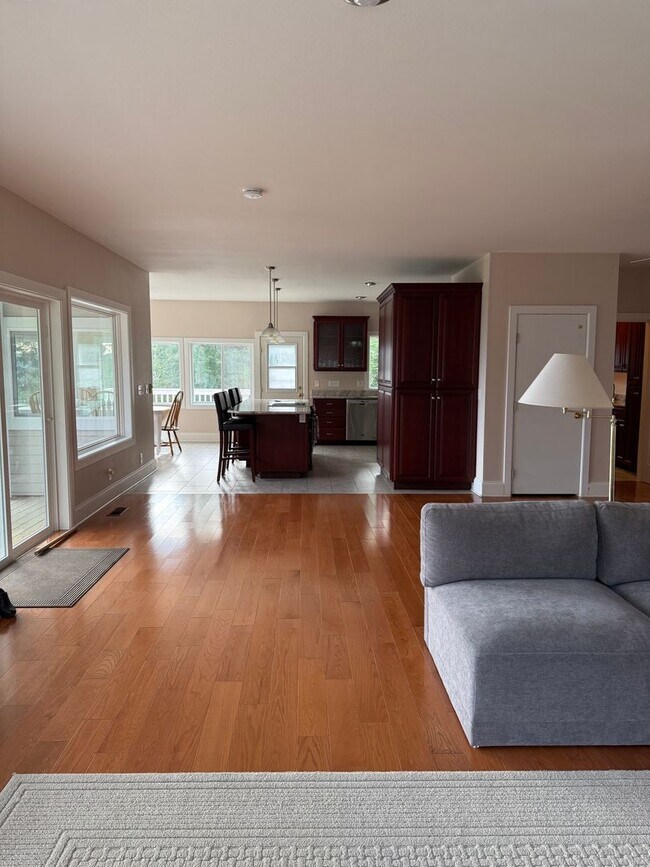 Foto del edificio - Stunning Bay View Retreat – Fully Furnished 2 Bed / 2 Bath Near Charleston