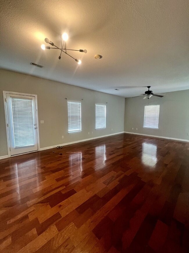 Foto del edificio - 3-Bedroom Home with 2 Full Baths in Ooltewah