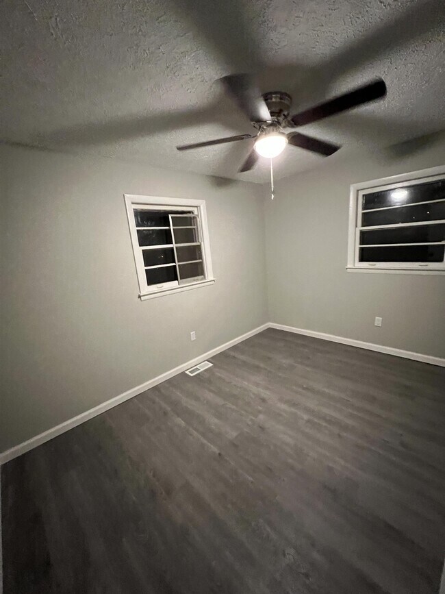 Foto del edificio - 132 Allnutt Dr