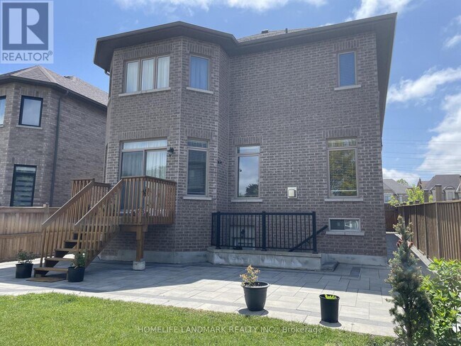 Photo du bâtiment - 35 Queen Magdalene Pl