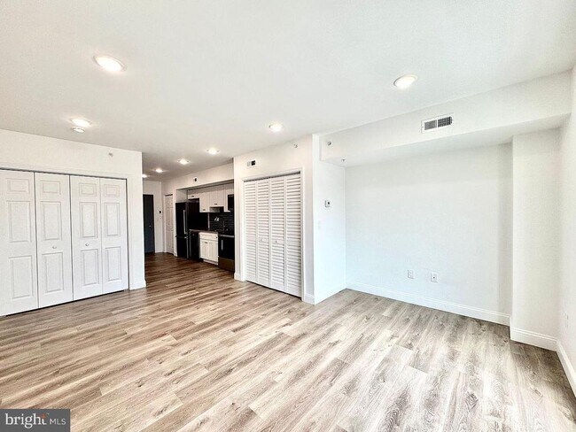 Foto del edificio - 4077 Lancaster Ave
