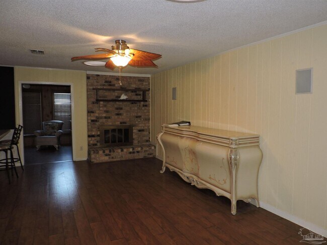 Building Photo - 12134 Longwood Dr