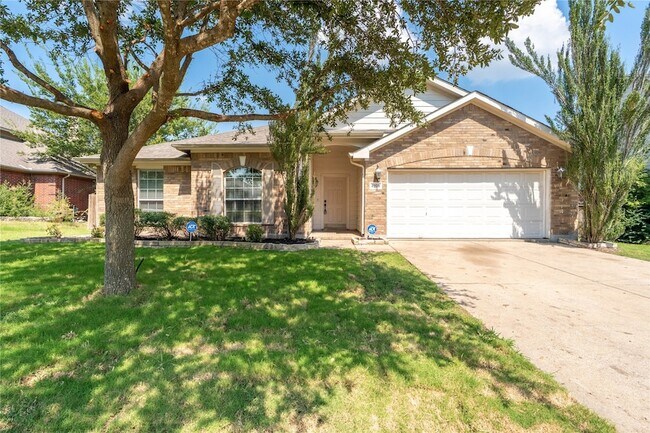 Building Photo - 2105 Sumac Dr