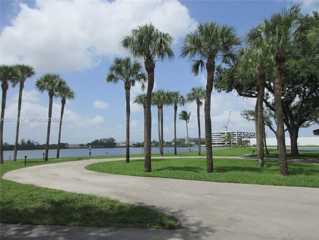 Building Photo - 15545 Miami Lakeway N