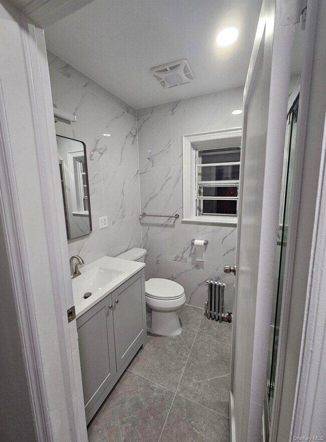 Foto del edificio - 84-63-84161 161st St