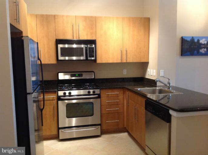 1021 N Garfield St Unit 1019, Arlington, VA 22201 Room for Rent in
