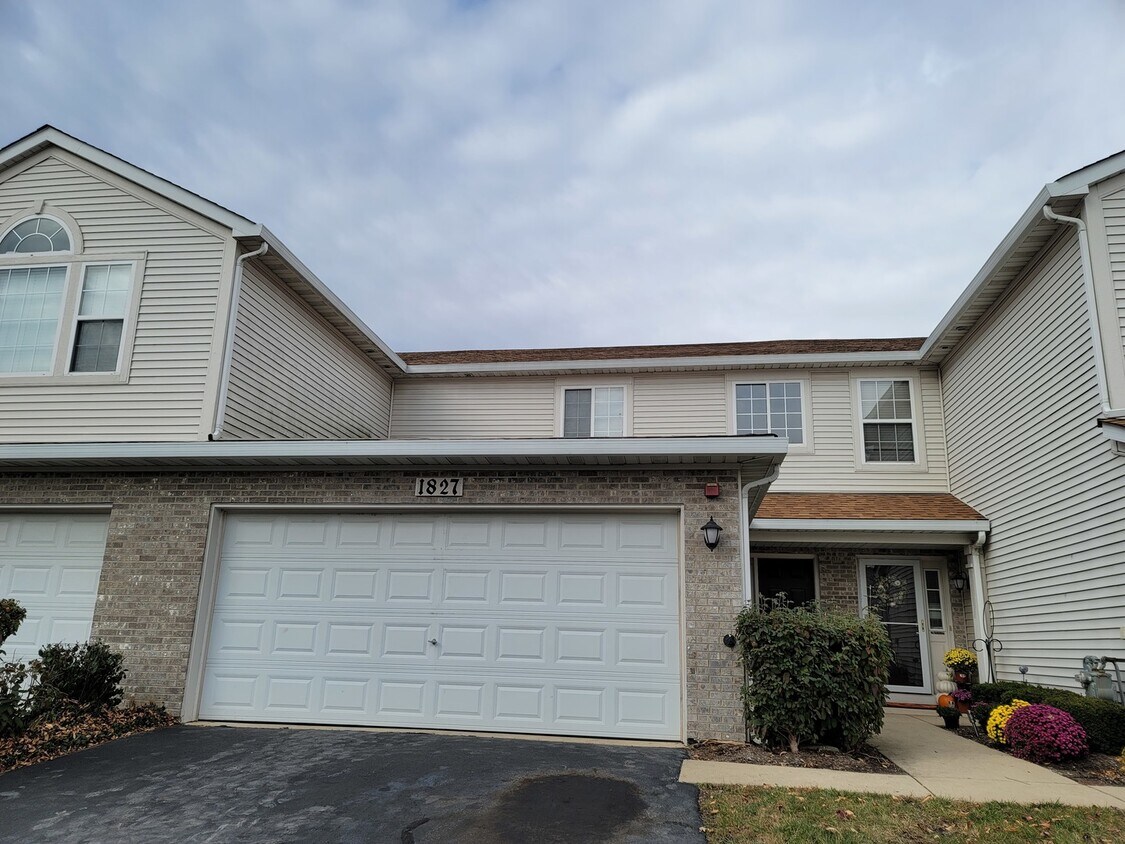 1827 Candlelight Cir Unit 1827, Montgomery, IL 60538 Condo for Rent