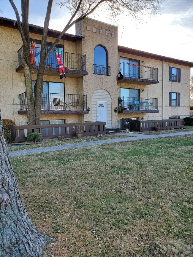 137 North 45th St Apt 11 Unit 645, Belleville, IL 62226 Apartments in