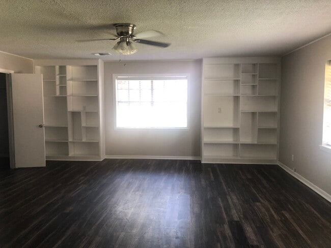 Bonus Room w/laundry and additional closet - 100 Medina Dr