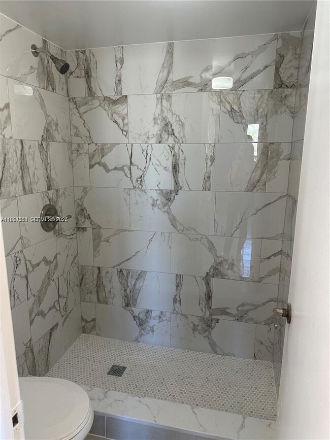 Foto del edificio - 1080 N Franklin Ave