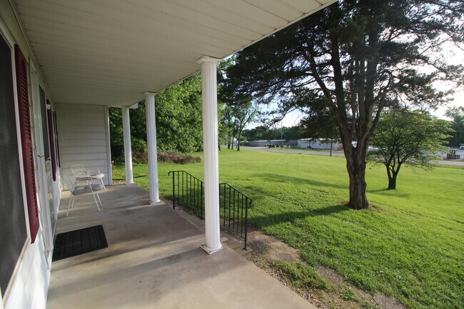 Building Photo - 1458 N Bluff Rd