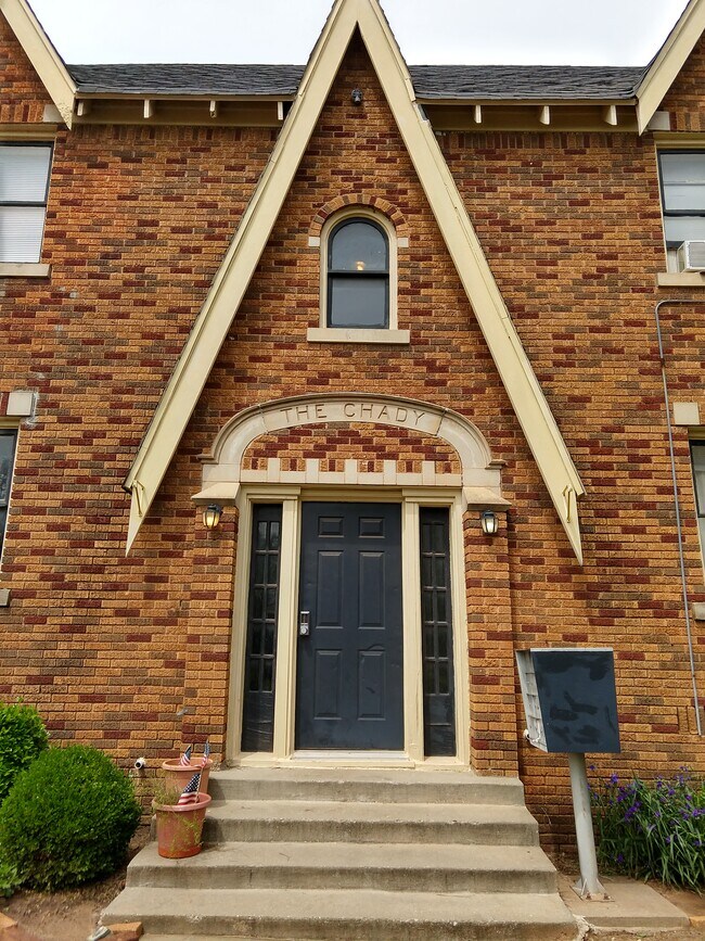 Building Front Entrance - 2601 N Walker Ave