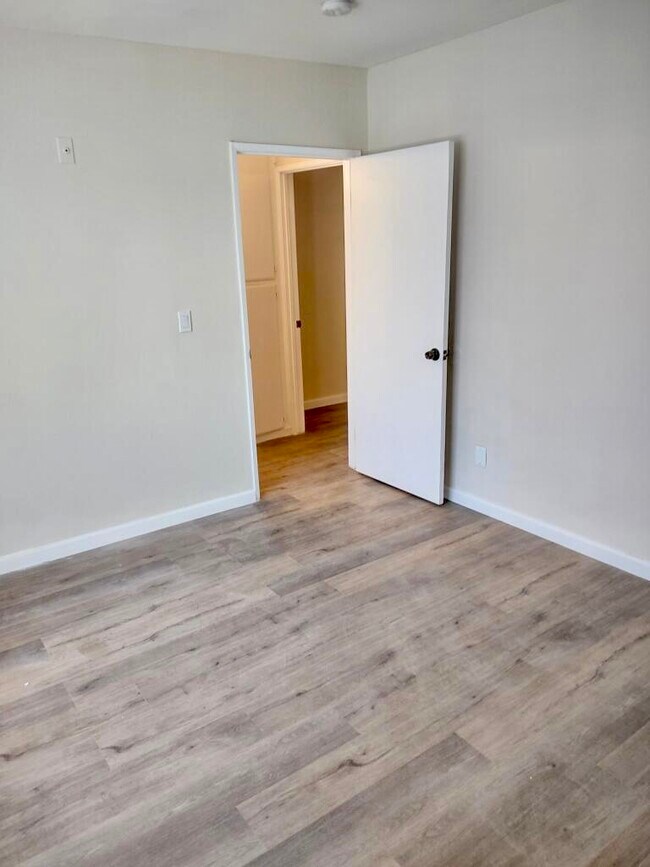 Foto del edificio - 13253 Vanowen St
