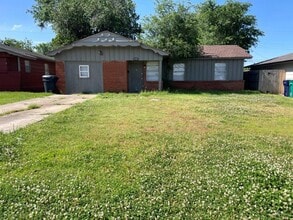 Building Photo - 2725 SW 61st St