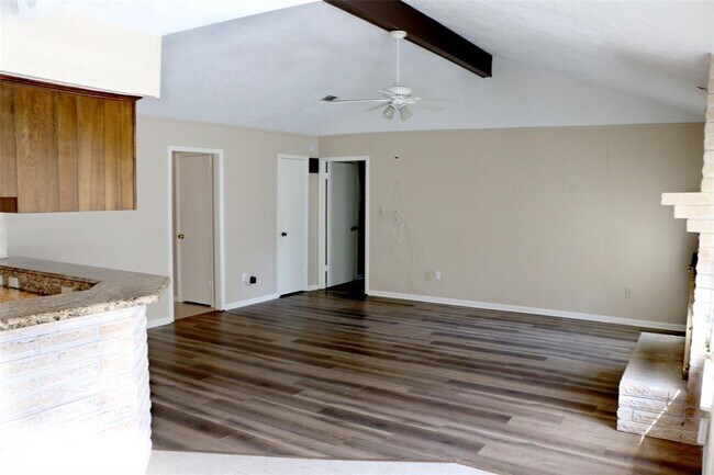 Building Photo - 16218 La Cabana Dr