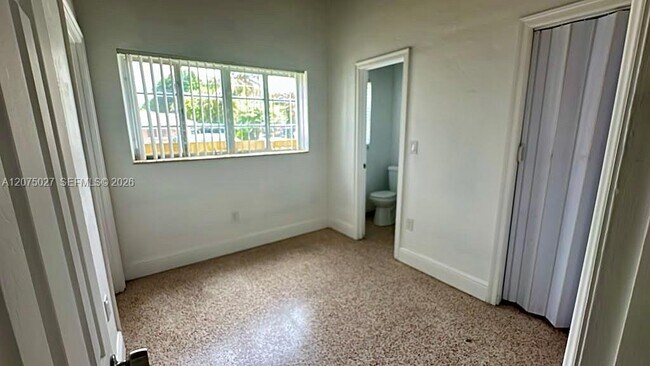Foto del edificio - 2536 SW 18th St
