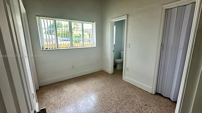 Building Photo - 2536 SW 18th St