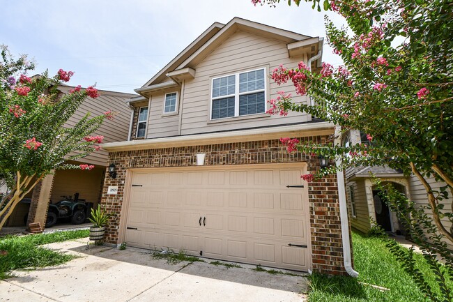 Building Photo - 10909 Panther Ct
