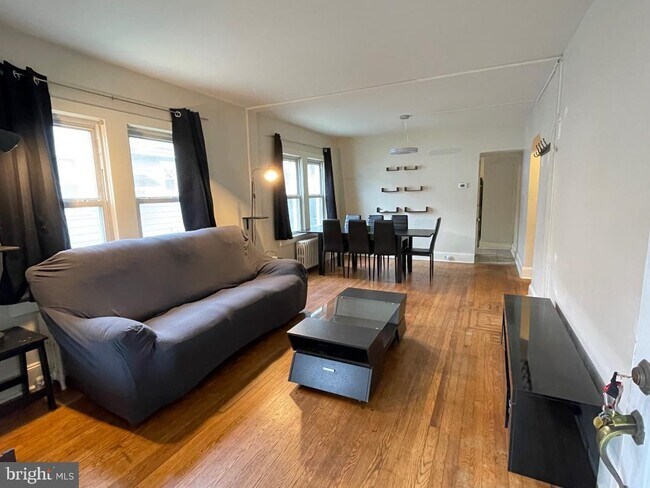Foto del edificio - 721 Mayflower Ave