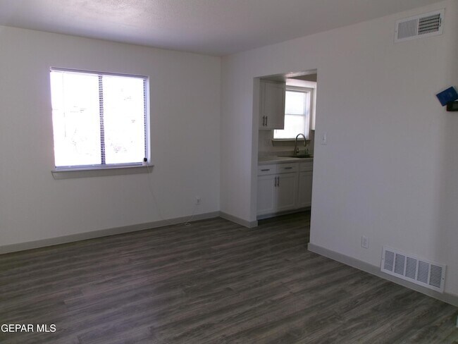 Building Photo - 7013 Echo Cliffs Dr